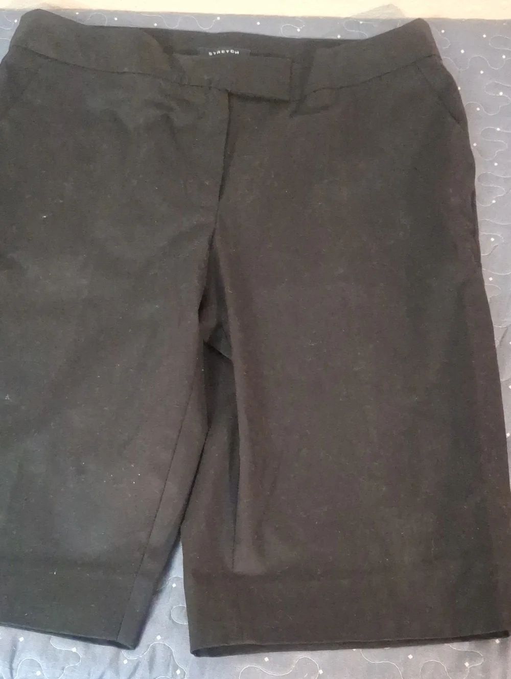 Jones New York Black Bermuda Shorts size 6